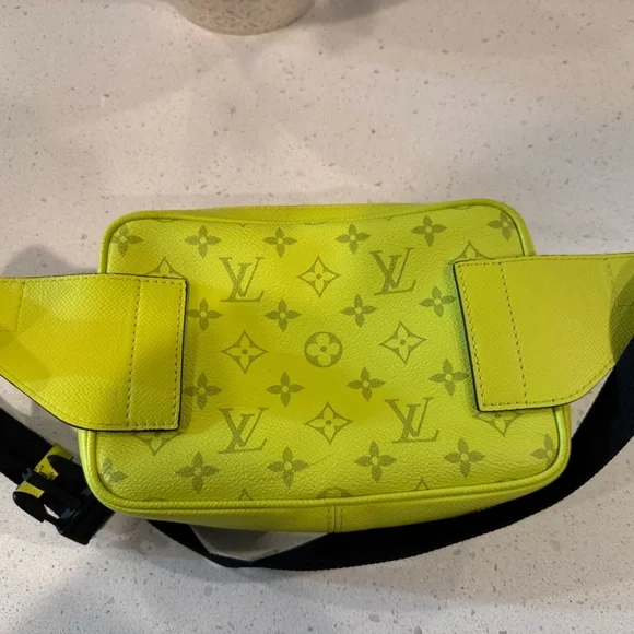 Louis Vuitton Taigarama Belt Bag - Picture 3 of 10